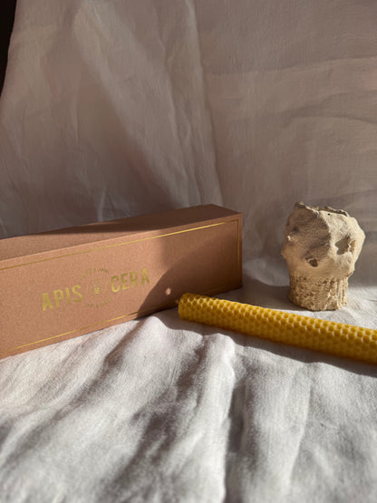 Duo bougies en cire d’abeille & bougeoir Gia 04